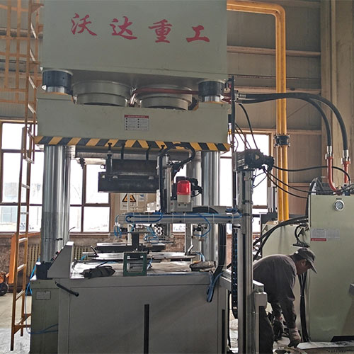 金屬板材沖壓成型_630噸四柱液壓機