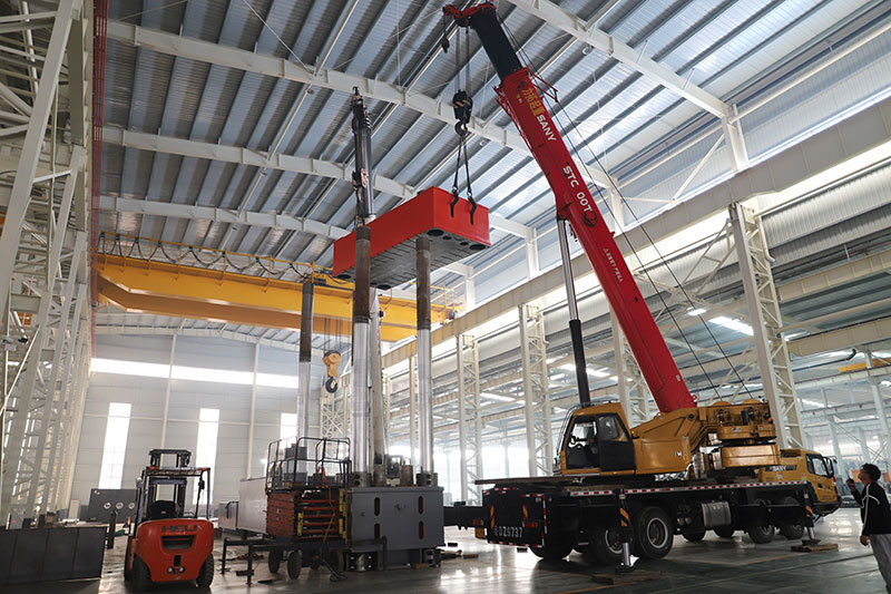 2500噸四柱液壓機 2500噸四柱液壓機