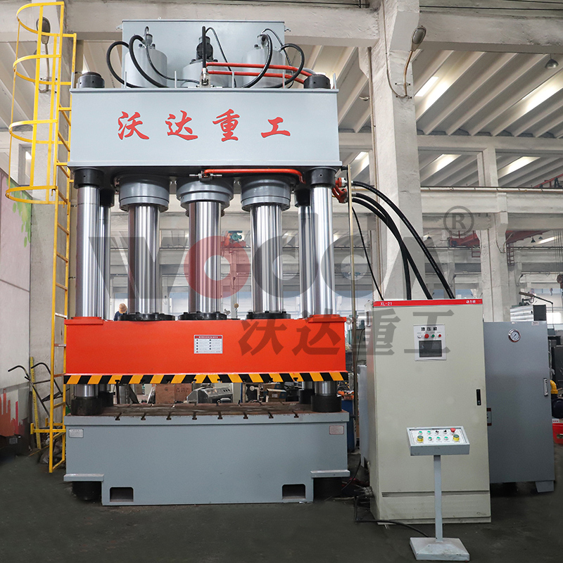 1500噸液壓機(jī) 1500噸液壓機(jī)