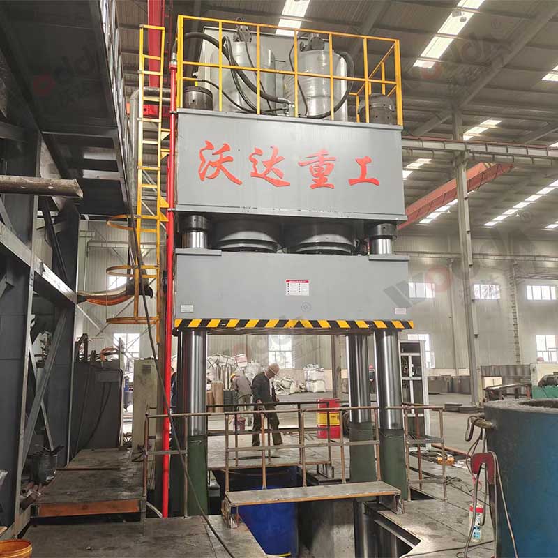 石墨坩堝生產設備-2500噸坩堝成型液壓機