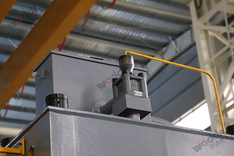 四柱液壓機(jī)如何選擇合適的液壓油?有哪些型號(hào)? 四柱液壓機(jī)如何選擇合適的液壓油?有哪些型號(hào)?