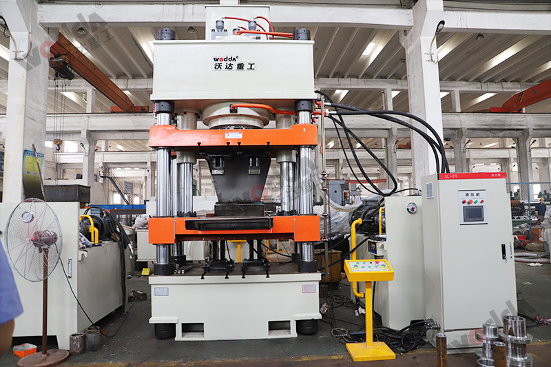 牛羊舔磚液壓機都有什么優(yōu)勢?山東四柱液壓機廠家分享 牛羊舔磚液壓機都有什么優(yōu)勢?山東四柱液壓機廠家分享