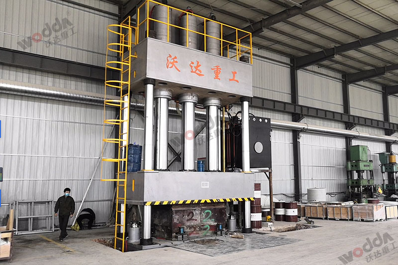 生產(chǎn)2立方玻璃鋼化糞池設備_2000噸四柱液壓機_液壓機廠家 生產(chǎn)2立方玻璃鋼化糞池設備_2000噸四柱液壓機_液壓機廠家