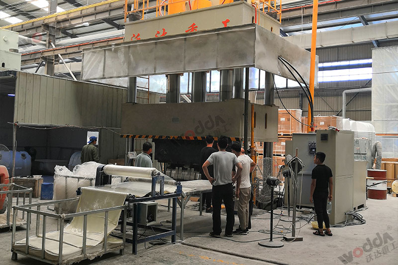 生產(chǎn)2立方玻璃鋼化糞池設備_2000噸四柱液壓機_液壓機廠家 生產(chǎn)2立方玻璃鋼化糞池設備_2000噸四柱液壓機_液壓機廠家