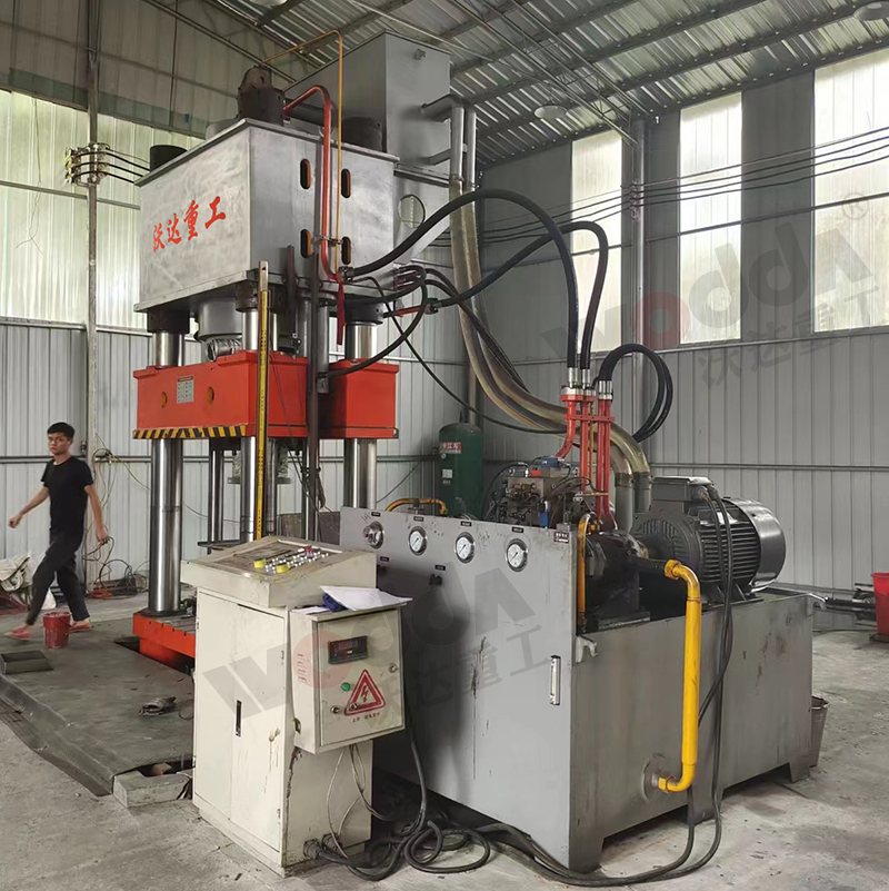 石墨坩堝自動化生產線_2000噸坩堝液壓機_200噸液壓機廠家 石墨坩堝自動化生產線_2000噸坩堝液壓機_200噸液壓機廠家