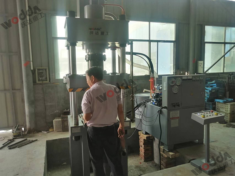 200噸不銹鋼離心風機成型液壓機 200噸不銹鋼離心風機成型液壓機