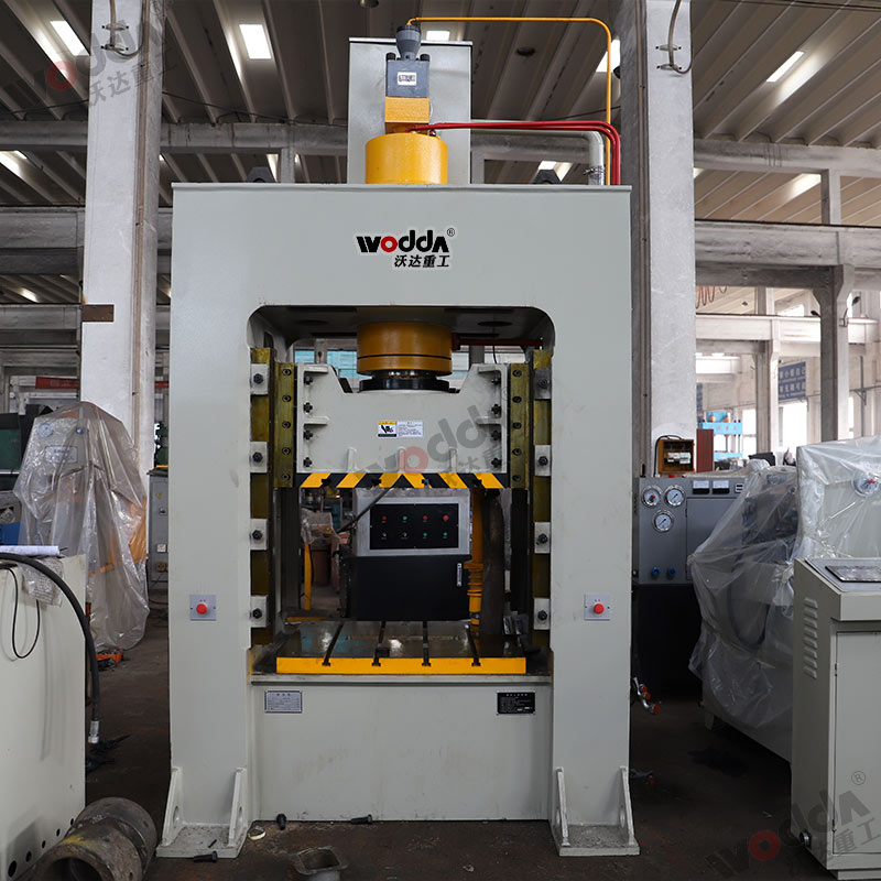 200噸框架液壓機(jī) 200噸框架液壓機(jī)