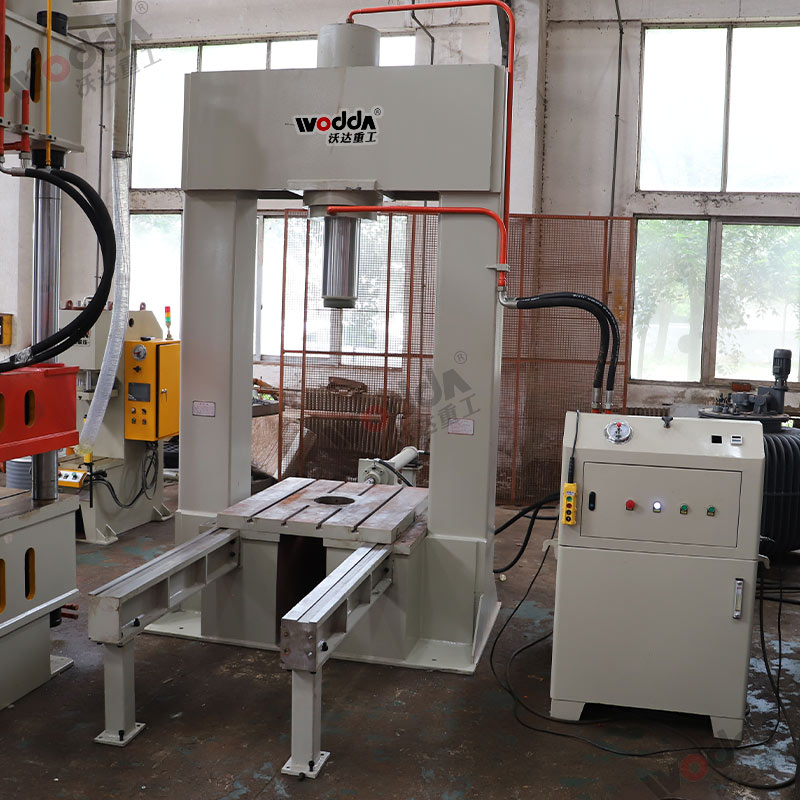 200噸龍門液壓機(jī)帶移動臺 200噸龍門液壓機(jī)帶移動臺