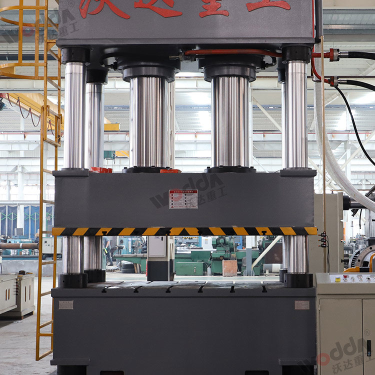 800噸液壓機（四柱、工作臺）