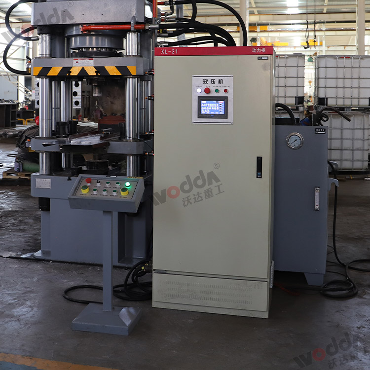 315噸四梁四柱液壓機(jī)(移動(dòng)控制臺(tái)、電氣柜) 315噸四梁四柱液壓機(jī)(移動(dòng)控制臺(tái)、電氣柜)