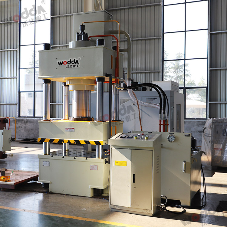 315噸四柱液壓機(jī)(圖3) 315噸四柱液壓機(jī)(圖3)