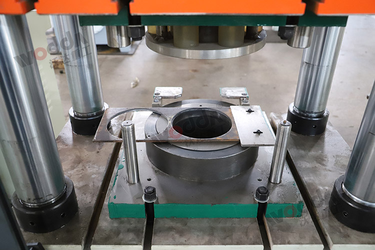 錨桿托盤模具.jpg 錨桿托盤模具.jpg