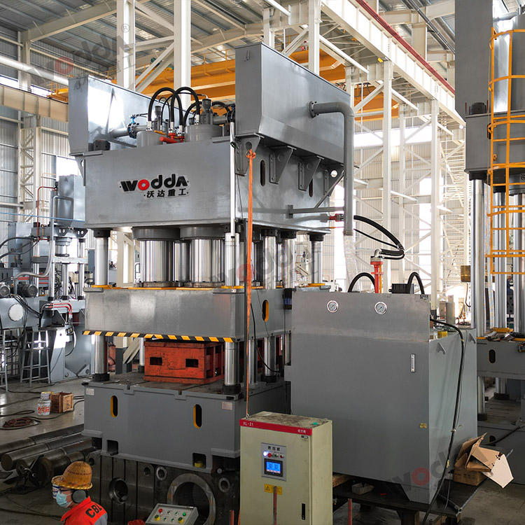 2500噸鋼木門壓花機車間試機 2500噸鋼木門壓花機車間試機