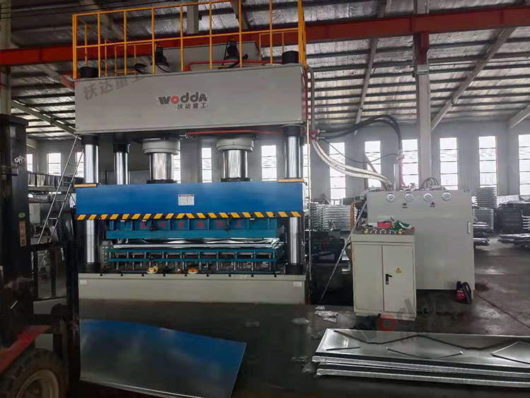 1000噸不銹鋼水箱板拉伸液壓機(圖1).jpg 1000噸不銹鋼水箱板拉伸液壓機(圖1).jpg