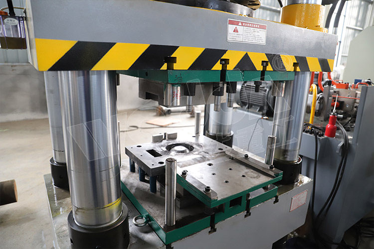 500噸錨桿托盤液壓機(工作臺) 500噸錨桿托盤液壓機(工作臺)