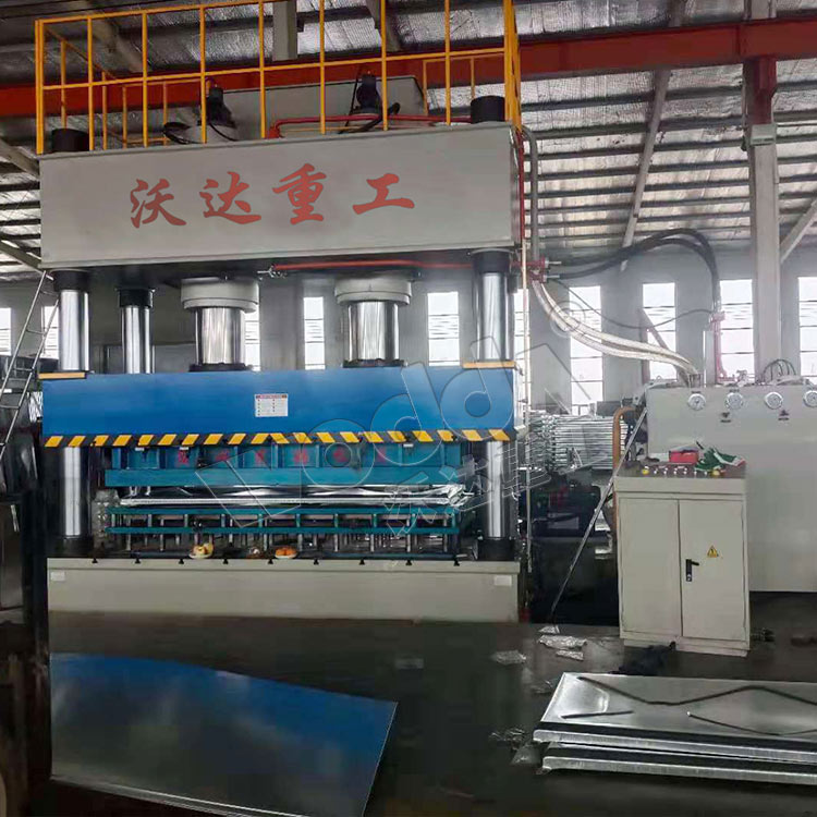 1000噸不銹鋼水箱板成型液壓機 1000噸不銹鋼水箱板成型液壓機