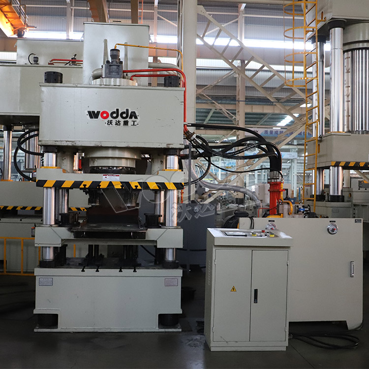 400噸牛羊舔磚液壓機 400噸牛羊舔磚液壓機