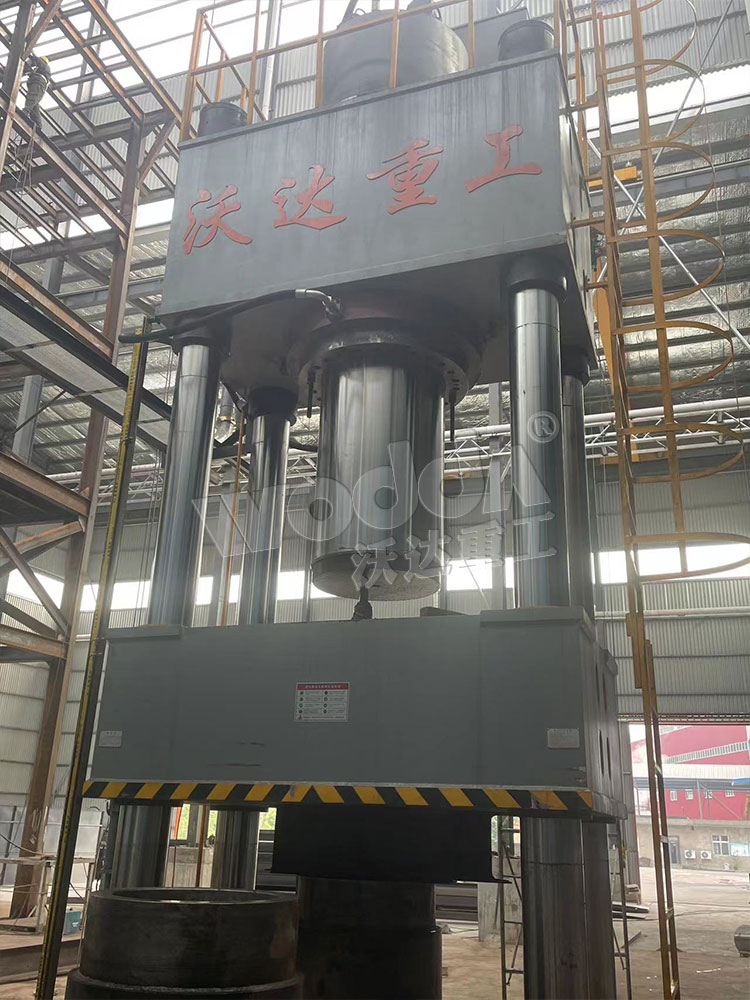 2000噸坩堝液壓機 2000噸坩堝液壓機