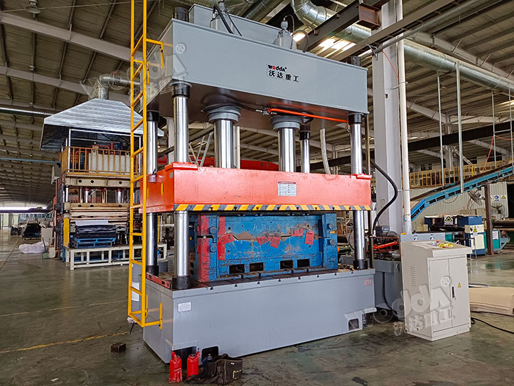 315噸液壓機模壓汽車內飾件 315噸液壓機模壓汽車內飾件