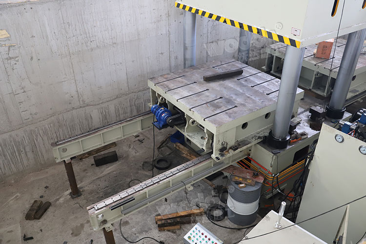 1500噸液壓機細節圖 1500噸液壓機細節圖