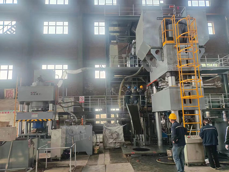 石墨坩堝液壓機客戶車間現場 石墨坩堝液壓機客戶車間現場