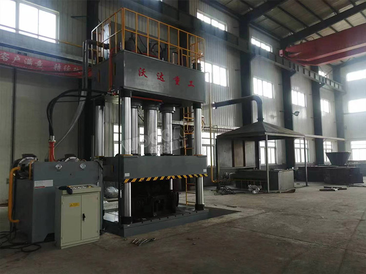 1000噸四柱液壓機客戶現(xiàn)場 1000噸四柱液壓機客戶現(xiàn)場