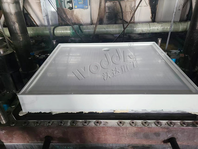 2000噸玻璃鋼淋浴房底座成型液壓機 2000噸玻璃鋼淋浴房底座成型液壓機