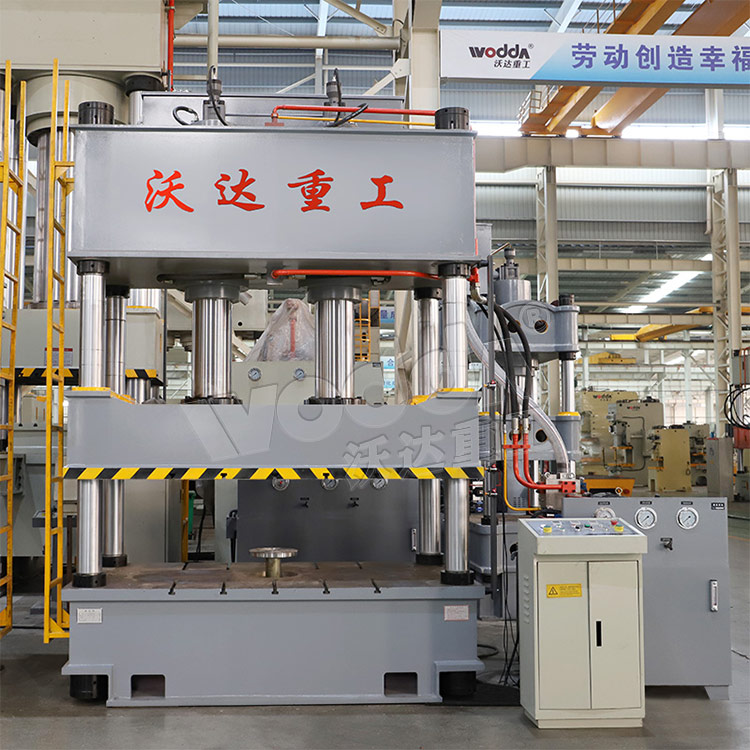 315噸復合電纜溝蓋板成型液壓機車間實拍 315噸復合電纜溝蓋板成型液壓機車間實拍