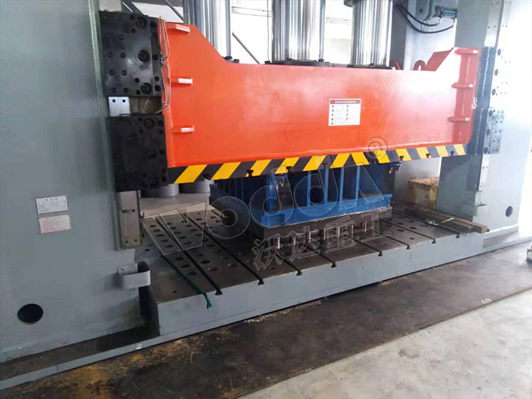 框架式液壓墊拉伸機(jī) 框架式液壓墊拉伸機(jī)