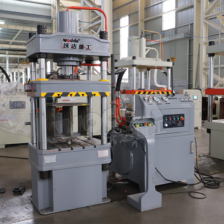 100噸四柱液壓機車間加工現場 100噸四柱液壓機車間加工現場