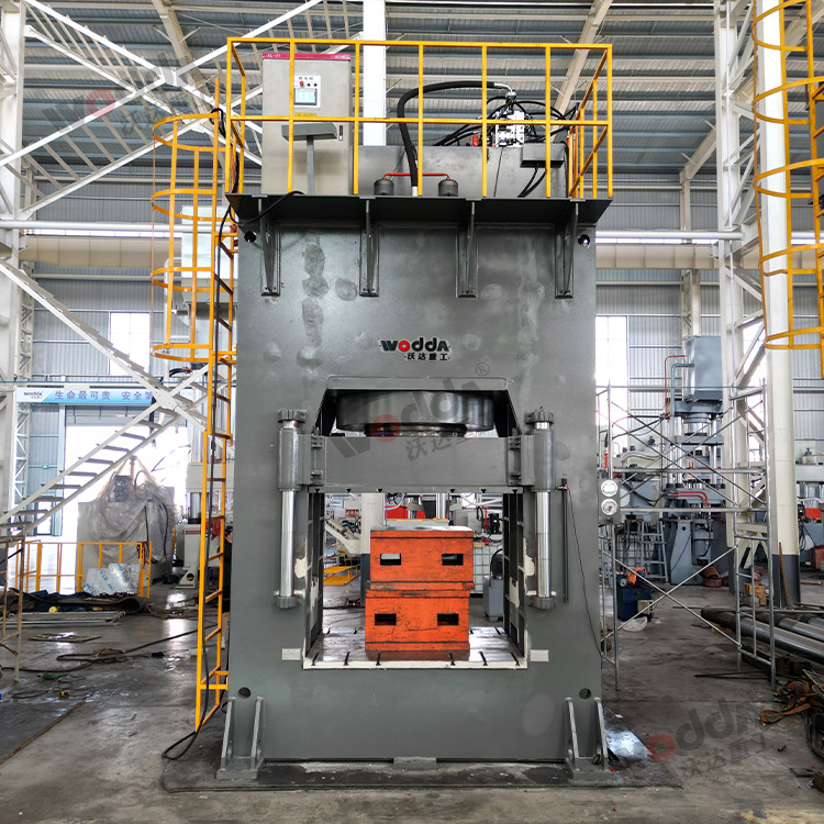 1800噸框架式液壓機(jī) 1800噸框架式液壓機(jī)