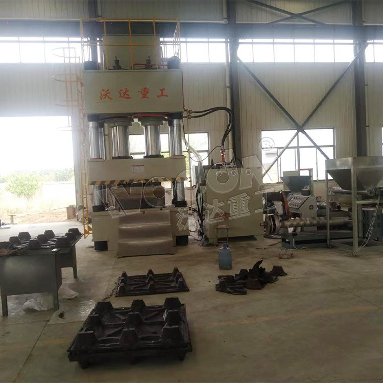 800噸塑料托盤液壓機客戶現場 800噸塑料托盤液壓機客戶現場