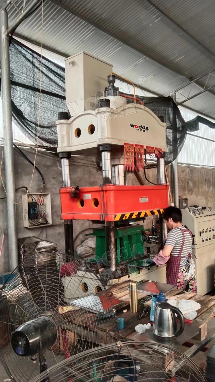 200噸四柱液壓機拉伸不銹鋼濾網成型 200噸四柱液壓機拉伸不銹鋼濾網成型