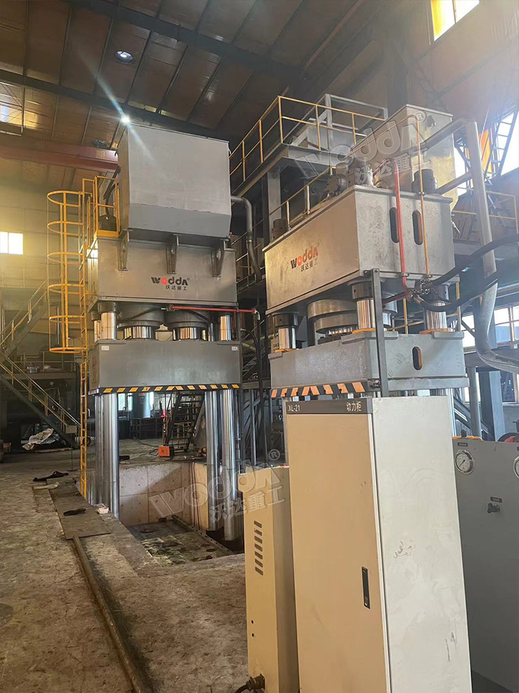 2000噸坩堝成型液壓機 2000噸坩堝成型液壓機