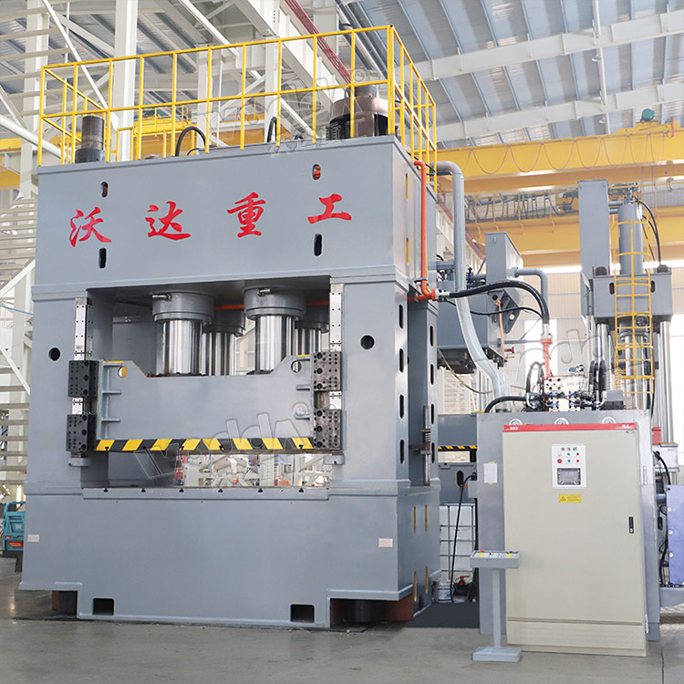 2000噸框架式液壓機(jī) 2000噸框架式液壓機(jī)