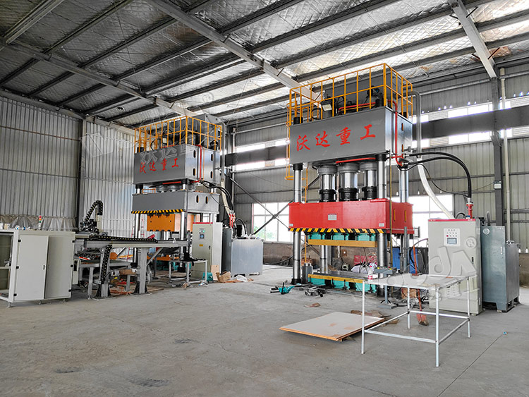 1500噸四柱液壓機模壓SMC汽車擋風板 1500噸四柱液壓機模壓SMC汽車擋風板