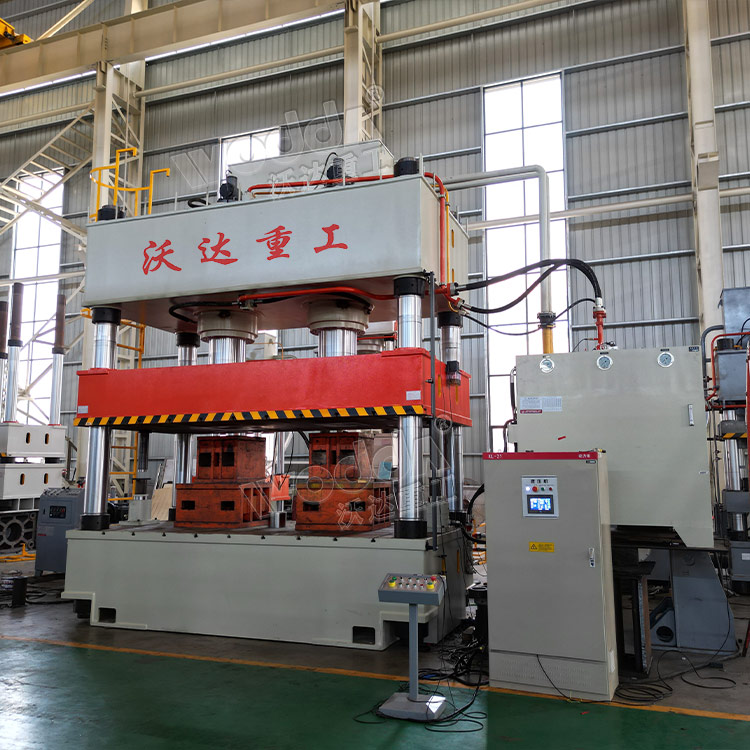 1000噸SMC玻璃鋼水箱成型液壓機(jī) 1000噸SMC玻璃鋼水箱成型液壓機(jī)