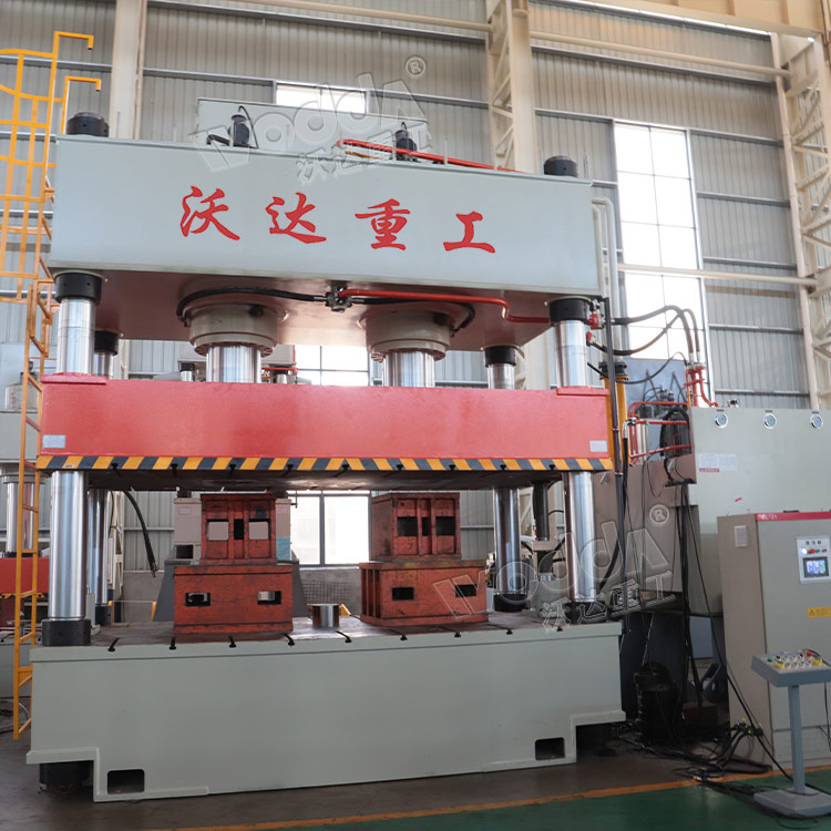 1000噸三梁四柱液壓機(jī) 1000噸三梁四柱液壓機(jī)