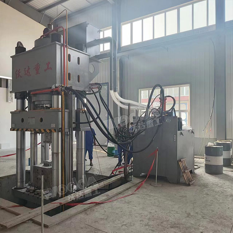 800噸匣缽成型液壓機(jī)客戶現(xiàn)場 800噸匣缽成型液壓機(jī)客戶現(xiàn)場