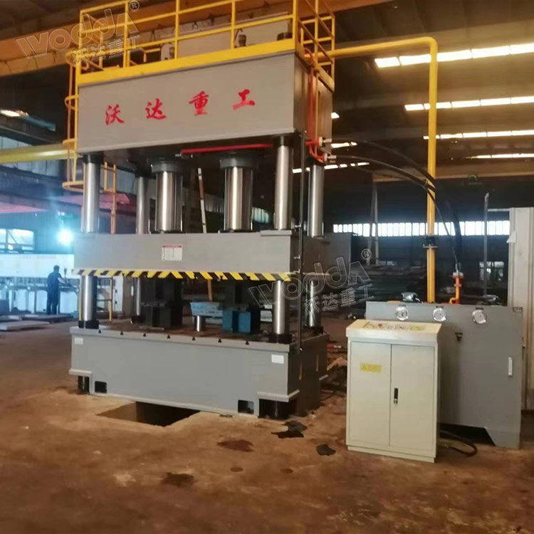 630噸四柱液壓機(jī)客戶現(xiàn)場(chǎng)圖 630噸四柱液壓機(jī)客戶現(xiàn)場(chǎng)圖