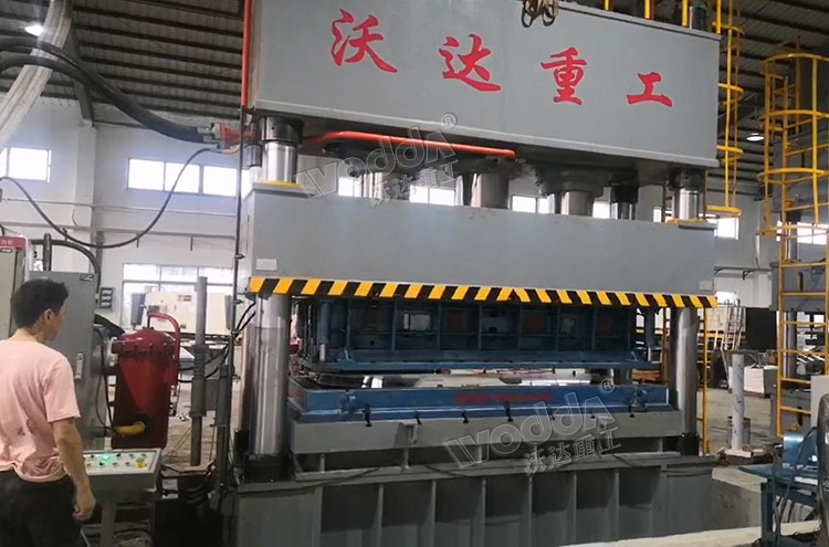 1250噸不銹鋼水箱板液壓機客戶現場 1250噸不銹鋼水箱板液壓機客戶現場