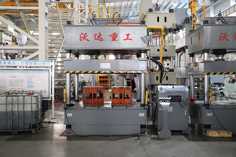 200噸四柱液壓機(jī)(臺(tái)面2000*1500mm) 200噸四柱液壓機(jī)(臺(tái)面2000*1500mm)