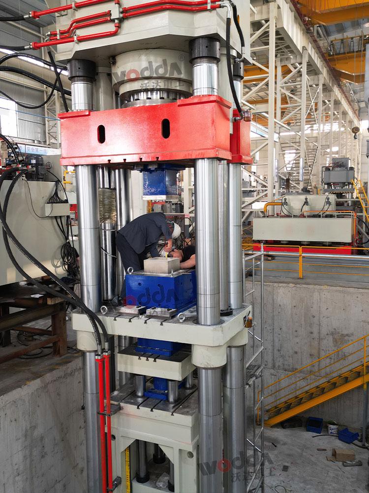 客戶來廠試機1000噸莫來石匣缽液壓機 客戶來廠試機1000噸莫來石匣缽液壓機