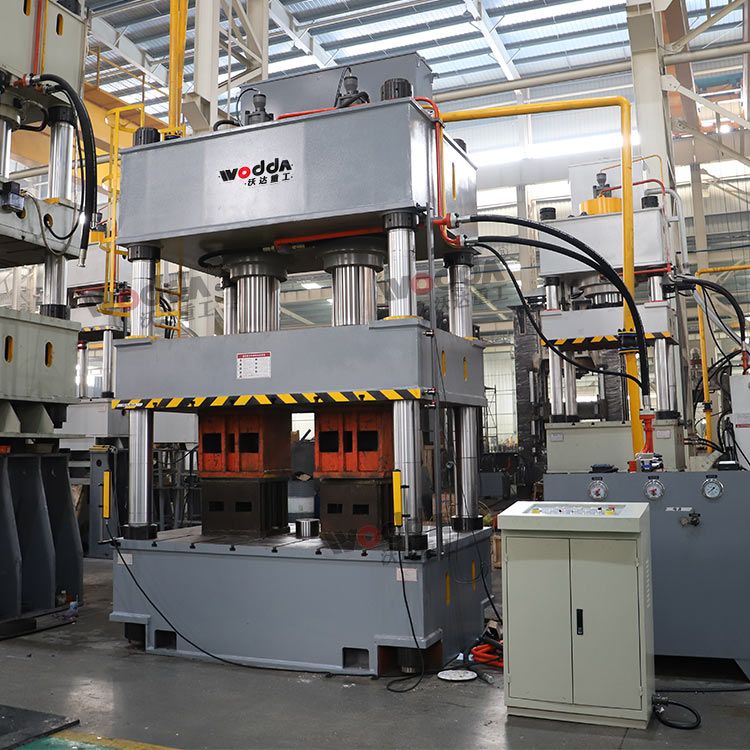 630噸三梁四柱液壓機 630噸三梁四柱液壓機