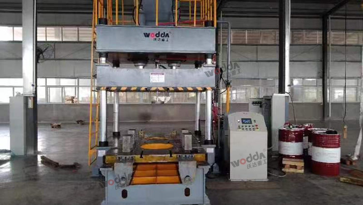 160噸四柱液壓機(jī)帶移動工作臺 160噸四柱液壓機(jī)帶移動工作臺