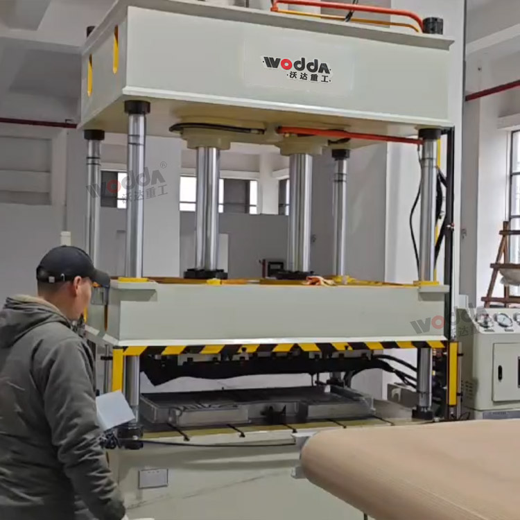 120噸汽車內(nèi)飾件成型液壓機(jī)試機(jī)成功 120噸汽車內(nèi)飾件成型液壓機(jī)試機(jī)成功