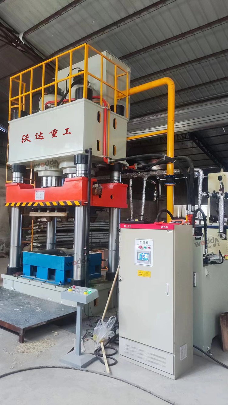 1250噸木屑托盤成型液壓機客戶現場 1250噸木屑托盤成型液壓機客戶現場