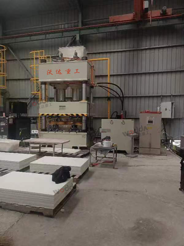 630噸雙缸四柱液壓機 630噸雙缸四柱液壓機