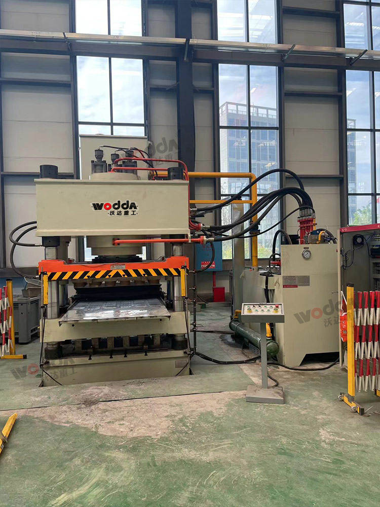 630噸四梁四柱液壓機客戶現場 630噸四梁四柱液壓機客戶現場