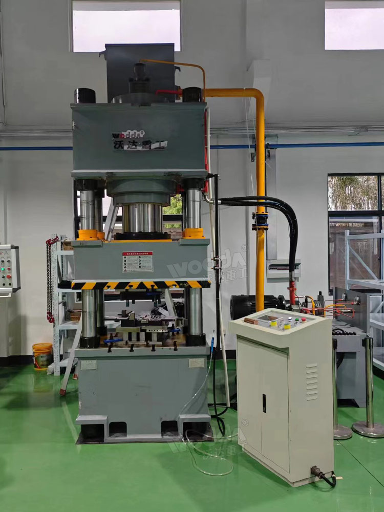 400噸新能源汽車零部件成型液壓機客戶現場